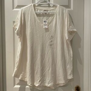 Woman’s white tshirt